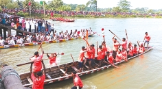 দশমিনায় ঐতিহ্যবাহী শারদীয় নৌকা বাইচ অনুষ্ঠিত  
