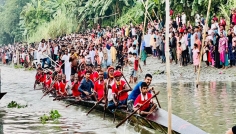 ঐতিহ্য রক্ষায় শুকনো ইছামতী নদীতেই নৌকাবাইচ