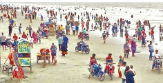 পর্যটকের পদভারে মুখরিত কুয়াকাটা  