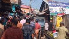 ফুটপাত-সড়ক দখলে বিপর্যস্ত কাউখালী বাজার, দুর্ভোগে ক্রেতারা