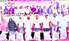 বগুড়ায় এনসিসি ব্যাংকের প্রান্তিক কৃষকের মাঝে কৃষি উপকরণ বিতরণ  