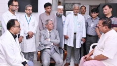 ভূমিমন্ত্রীকে দেখতে বাংলাদেশ মেডিকেল বিশ্ববিদ্যালয়ে রাষ্ট্রপতি