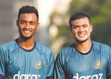 তাসকিনের রেকর্ড ভেঙে শীর্ষে শরিফুল  