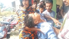 চুয়াডাঙ্গায় মোটরসাইকেল-পাখিভ্যানের সংঘর্ষে আহত ৪