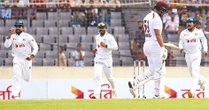 ওয়েস্ট ইন্ডিজকে চাপে রেখেছে বাংলাদেশ  