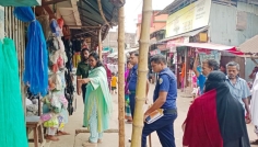 কাউখালীতে ফুটপাত দখল ও গবাদিপশু বিচরণ, চারজনকে জরিমানা