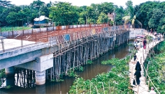 চার বছরেও শেষ হয়নি সেতুর ২০ শতাংশ কাজ  