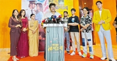 লাক্স প্রেজেন্টস ক্যাফে আমব্রেলা  