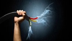 নীলফামারীতে বিদ্যুৎস্পৃষ্টে একই পরিবারের নিহত ২