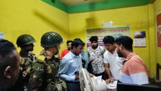 ঠাকুরগাঁওয়ে অতিরিক্ত বাসভাড়া আদায় রোধে সেনাবাহিনীর অভিযান