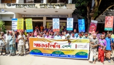 স্কুল ও খেলার মাঠ দখলচেষ্টার বিরুদ্ধে সাঁওতালদের বিক্ষোভ