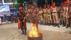 হোসেনপুরে কলেজে বিএনসিসির ফায়ার ফাইটিং প্রশিক্ষণ