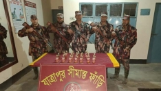 কুড়িগ্রামে বিজিবির অভিযানে মাদকসহ মোটরসাইকেল জব্দ