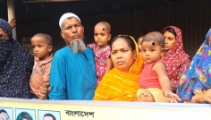 বাবা হত্যার বিচারের দাবিতে রাজপথে ৬ মাসের শিশু বায়োজিদ