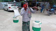যমুনা নিয়ে গেছে সব, আইসক্রিম বিক্রি করে চলে ৪ জনের সংসার
