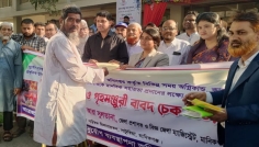 সাটুরিয়ায় বিনামূল্যে ঢেউটিন ও গৃহমঞ্জুরীর চেক বিতরণ