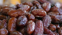শীতে খেজুর খেলে যে ৬ উপকার পাবেন
