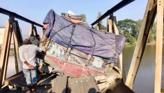 হবিগঞ্জে ব্রিজের পাটাতন ভেঙে যোগাযোগ বন্ধ