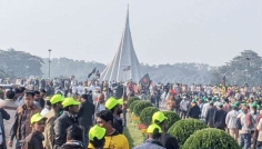 বিজয় দিবসে জাতীয় স্মৃতিসৌধে শ্রদ্ধা জানাতে সর্বস্তরের মানুষ