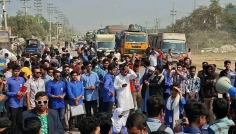 নরসিংদীতে পলিটেকনিক শিক্ষার্থীদের ঢাকা-সিলেট মহাসড়ক অবরোধ