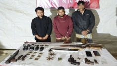উখিয়ায় যৌথ অভিযানে একে-৪৭ ও বিদেশি অস্ত্রসহ আটক ৩