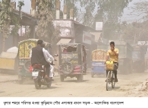 ধুলায় ধূসর কুড়িগ্রাম, বিভিন্ন রোগে আক্রান্ত হচ্ছে মানুষ 