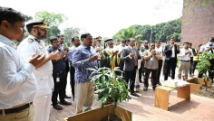 সংসদ প্রাঙ্গণে গাছ লাগালেন স্পিকার ও ডেপুটি স্পিকার