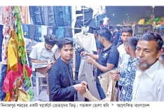 দিনাজপুরে জমে উঠেছে ঈদবাজার  