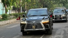 প্রথমবারের মতো প্রধানমন্ত্রী তারেক রহমানের গাড়িতে জাতীয় পতাকা