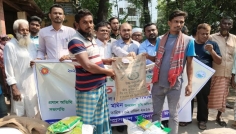 ঈশ্বরদীতে ক্ষুদ্র ও প্রান্তিক কৃষকদের মাঝে বিনামূল্যে বীজ ও সার বিতরণ