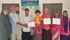 নকলায় স্বপ্ন প্রকল্পের দর্জি প্রশিক্ষণার্থী নারীদের মাঝে সনদপত্র প্রদান