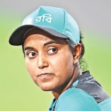 ব্যাট ছুড়ে শাস্তির কবলে জ্যোতি  