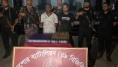 বেনাপোলে ২১৭ বোতল ভারতীয় ফেনসিডিলসহ আটক ২