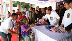 দুস্থদের মাঝে বস্ত্র বিতরণ করলেন প্রধানমন্ত্রী