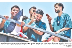 বীরের বেশে দেশে ফিরলেন সালাহরা  