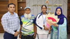 মুন্সীগঞ্জের কৃতি সাঁতারু তনিমাকে সংবর্ধনা দিলেন জেলা প্রশাসক