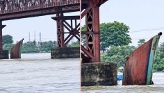 পদ্মায় বালুবাহী ট্রলার ডুবি, সাঁতরে প্রাণ বাঁচালেন পাঁচজন