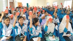 লাল কার্ড তুলে মাদক-অপরাধকে ‘না’ বলল স্কুল শিক্ষার্থীরা