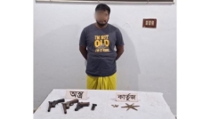 সাতক্ষীরায় অস্ত্রধারী যুবক গ্রেপ্তার, উদ্ধার ৩ অস্ত্র ও ১১ রাউন্ড গুলি