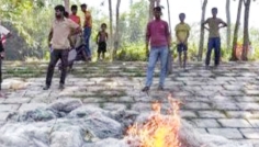 যমুনায় ৬০ হাজার মিটার অবৈধ কারেন্ট জাল পুড়িয়ে ধ্বংস
