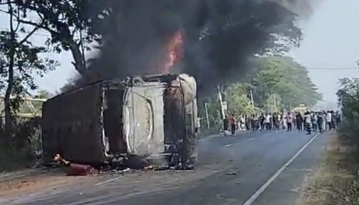 কুমিল্লায় তিন যানবাহনের সংঘর্ষে অগ্নিকাণ্ড, নিহত ৪