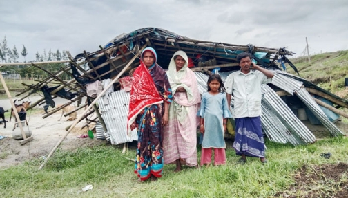 সুবর্ণচরে ঝড়ে উড়ে গেল ঘর, খোলা আকাশেই দিন-রাত