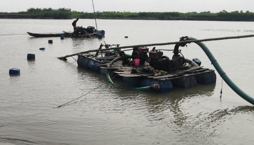হাইমচরে বালু উত্তোলনের অভিযোগে ৩ ড্রেজার জব্দ, ৩ জনকে কারাদণ্ড