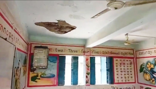 তাড়াইলে শ্রেণিকক্ষে ফ্যান ধস, অল্পের জন্য রক্ষা পেল শিক্ষার্থীরা